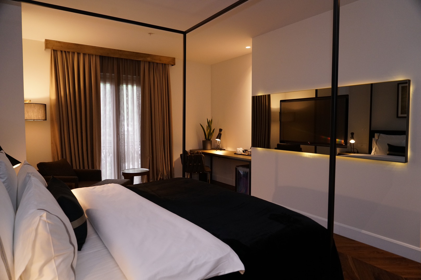 Deluxe Room 4